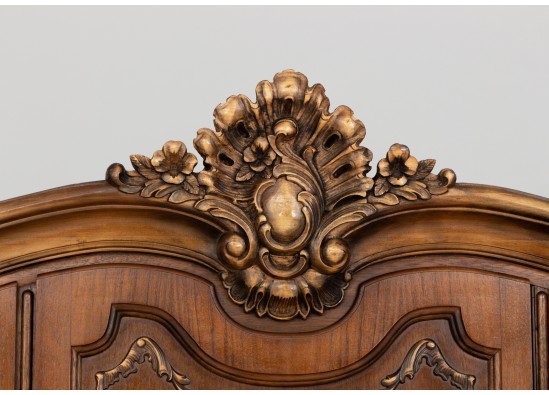 Dish cabinet