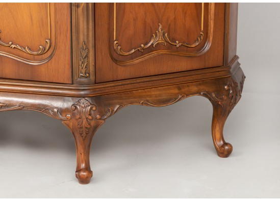 Dish cabinet