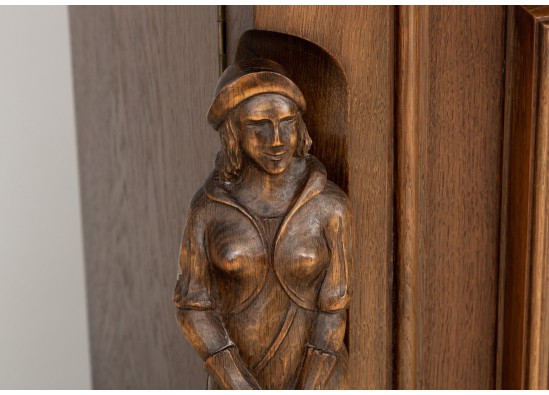 Dish cabinet