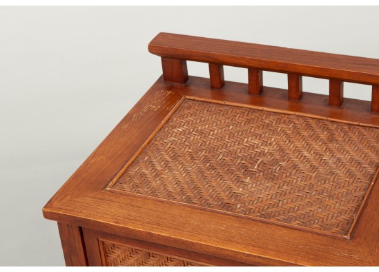 Commode (2 items)