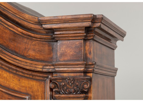 Dish cabinet