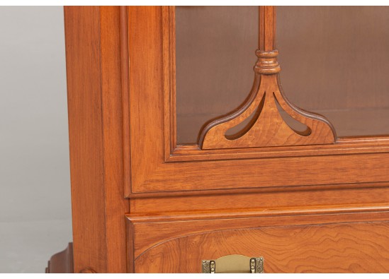 Dish cabinet