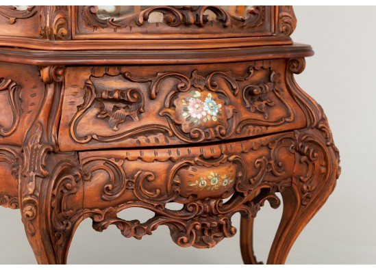 Dish cabinet