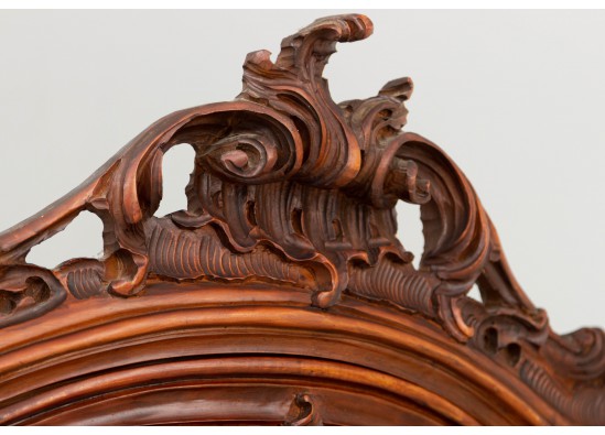 Dish cabinet