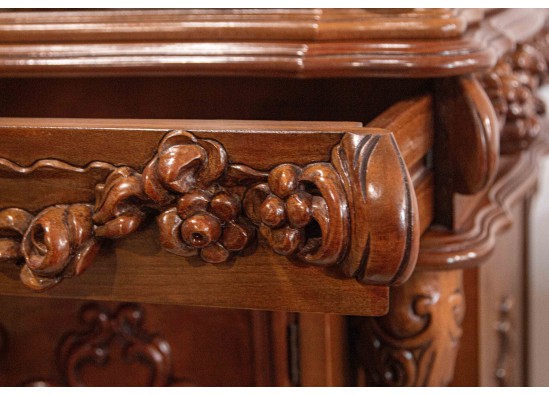 Dish cabinet