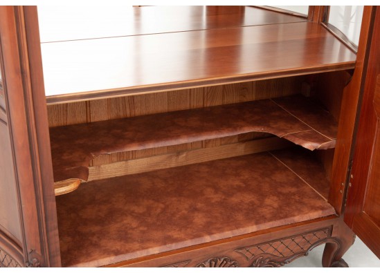 Dish cabinet