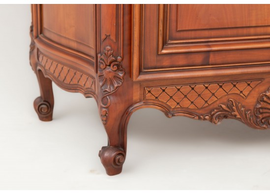 Dish cabinet