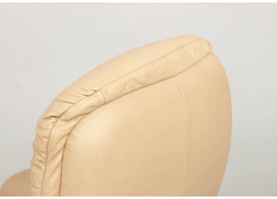 Chair with pouf