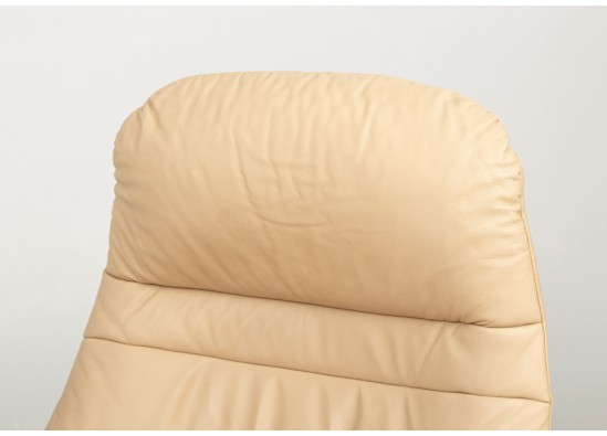 Chair with pouf