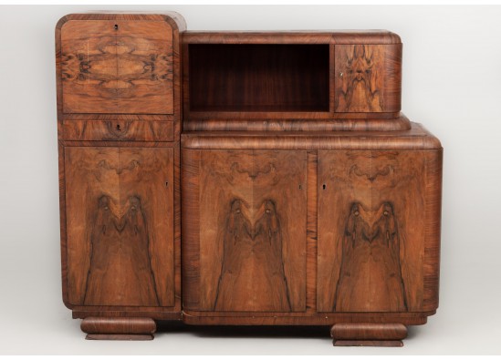 Dish cabinet