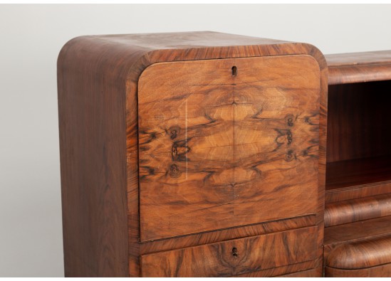 Dish cabinet