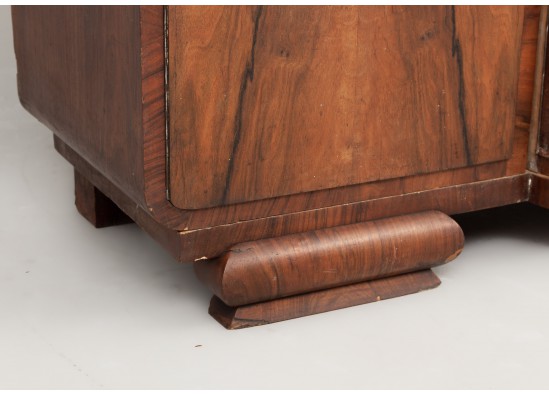 Dish cabinet