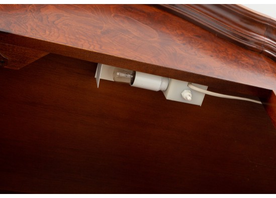 Dish cabinet