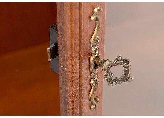 Dish cabinet