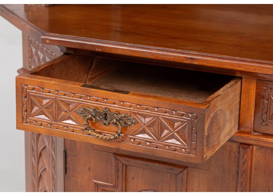 Dish cabinet