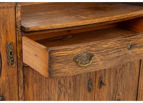Dish cabinet
