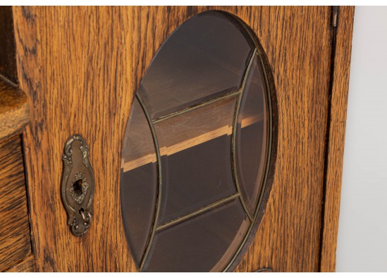 Dish cabinet