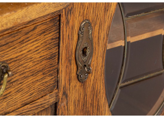 Dish cabinet