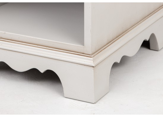 Commodes  (2 items)