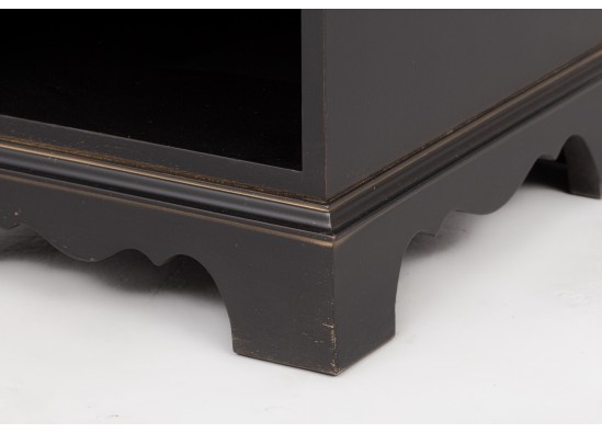 Commodes  (2 items)