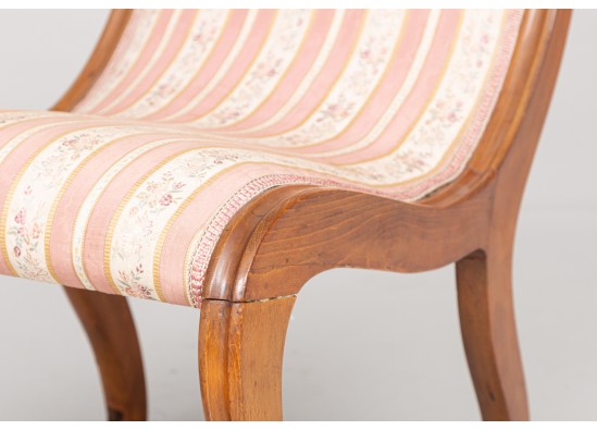 Chair with pouf