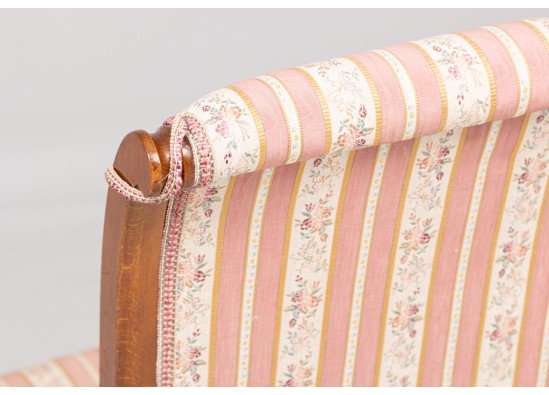 Chair with pouf