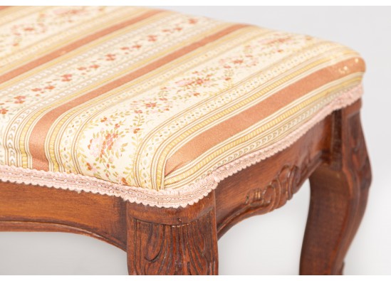 Chair with pouf