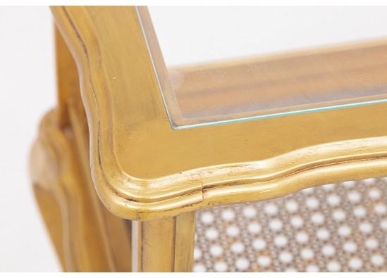 Tray table