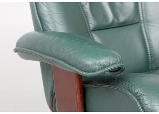 Chair with pouf