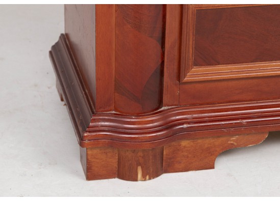 Dish cabinet