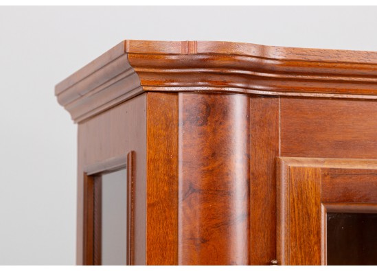 Dish cabinet
