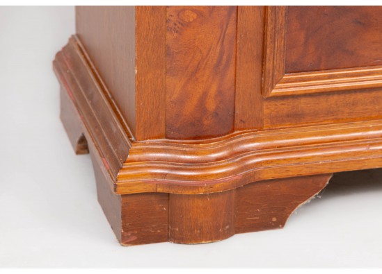 Dish cabinet