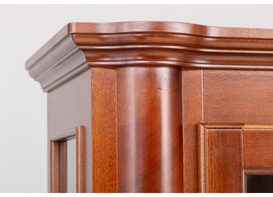 Dish cabinet