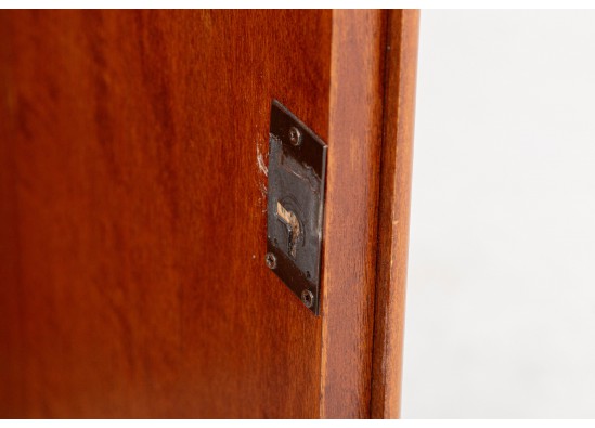 Dish cabinet