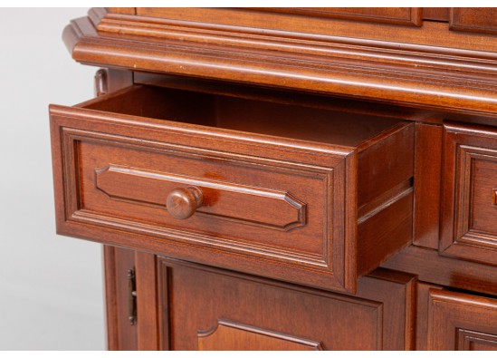 Dish cabinet