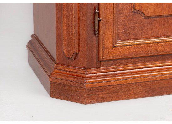 Dish cabinet