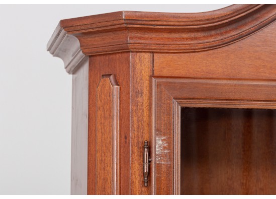 Dish cabinet