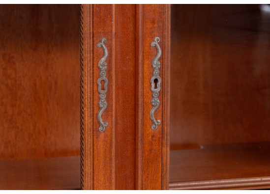 Dish cabinet