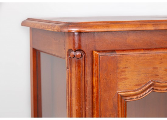 Dish cabinet