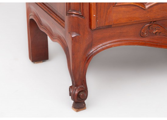 Dish cabinet