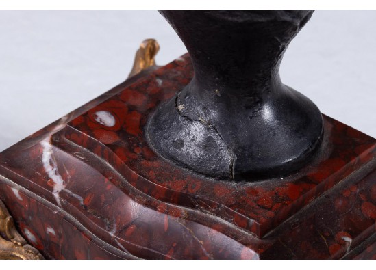 Clock and vases (2 items)
