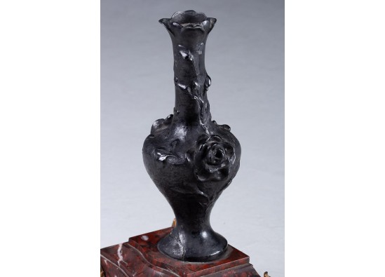 Clock and vases (2 items)