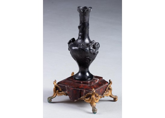 Clock and vases (2 items)