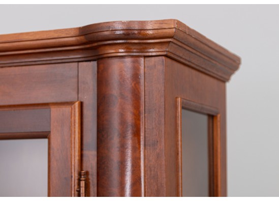 Dish cabinet