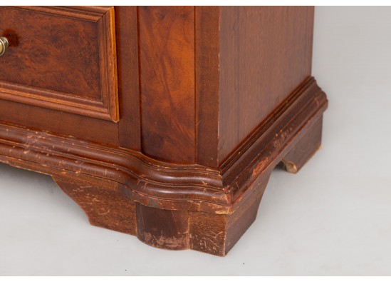 Dish cabinet