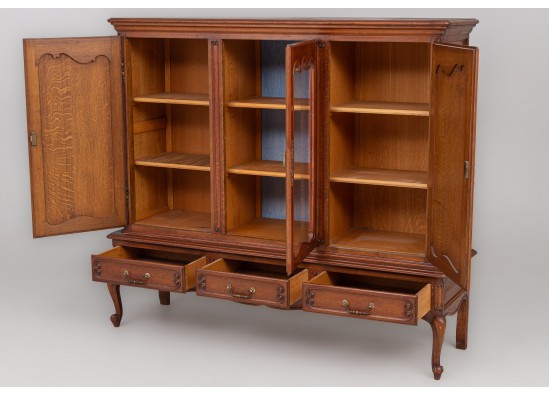 Dish cabinet
