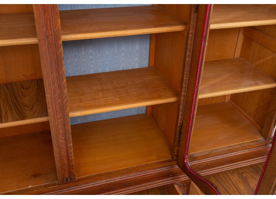 Dish cabinet