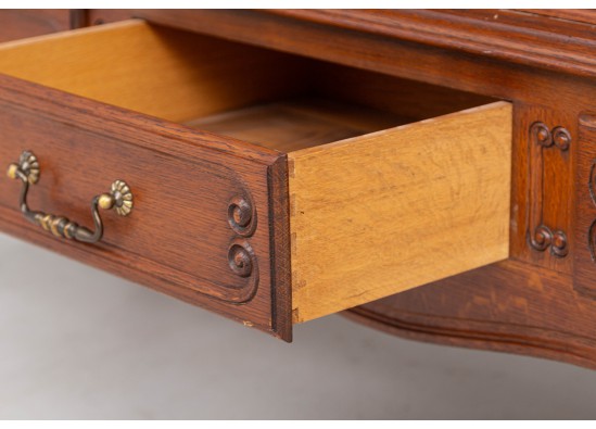 Dish cabinet
