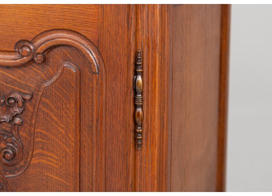Dish cabinet
