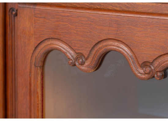 Dish cabinet